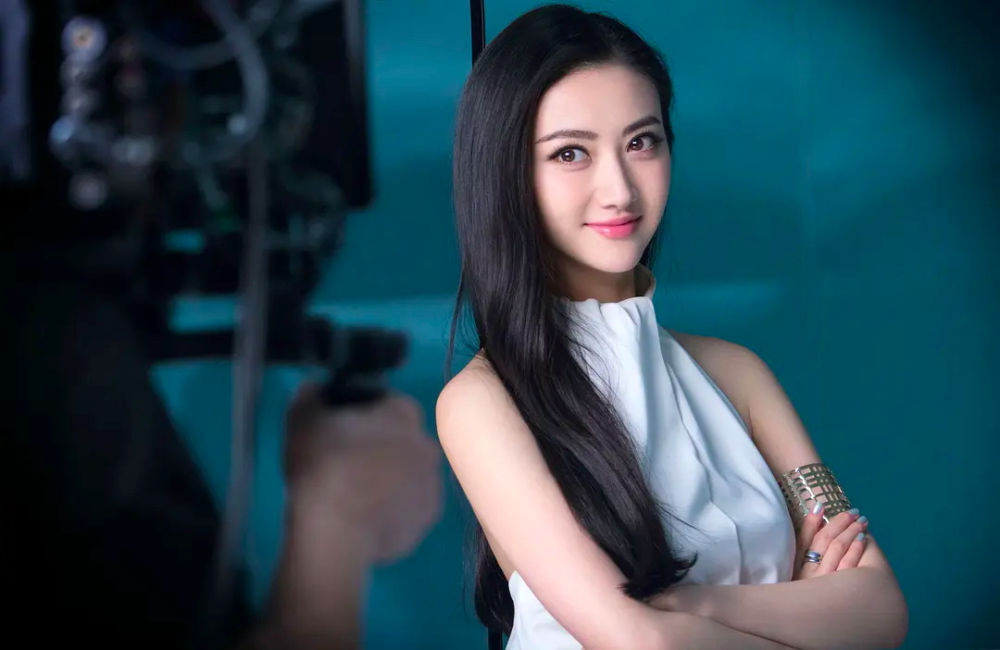 伊人久久大香线蕉综合色狠狠:07-11-29-36-40-44M：29,伊人久久，大香线蕉的综合色彩与独特韵味