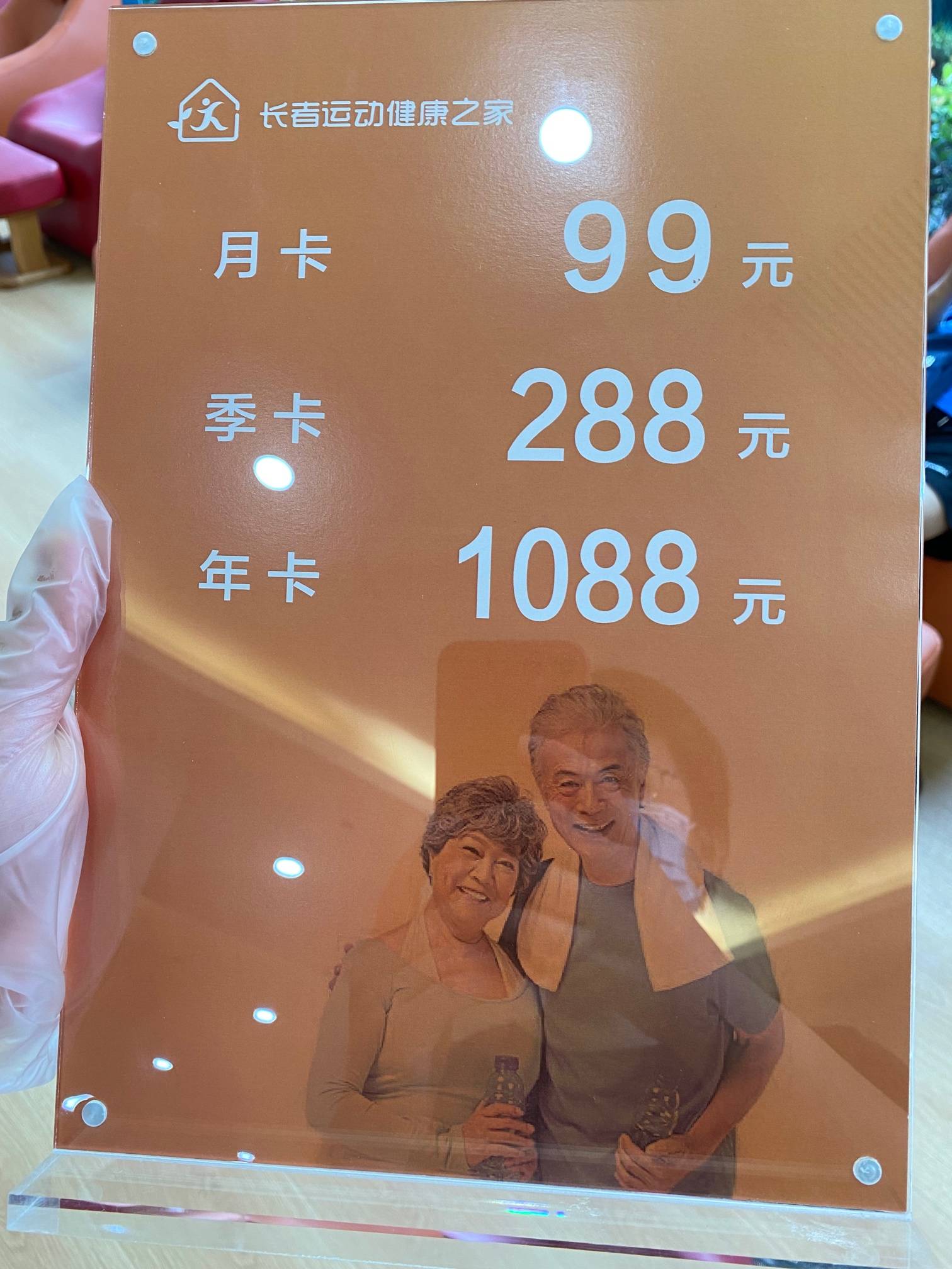 久久久久99精品成人片三人毛片:02-28-35-37-40-42P：22,色情内容是不合法的，违反我国相关的法律法规。我们应该遵守法律和道德准则，远离色情内容。如果您有其他有益身心的娱乐需求，可以寻找一些正规的平台或文化活动，例如观看电影、参加体育运动，以丰富您的生活。