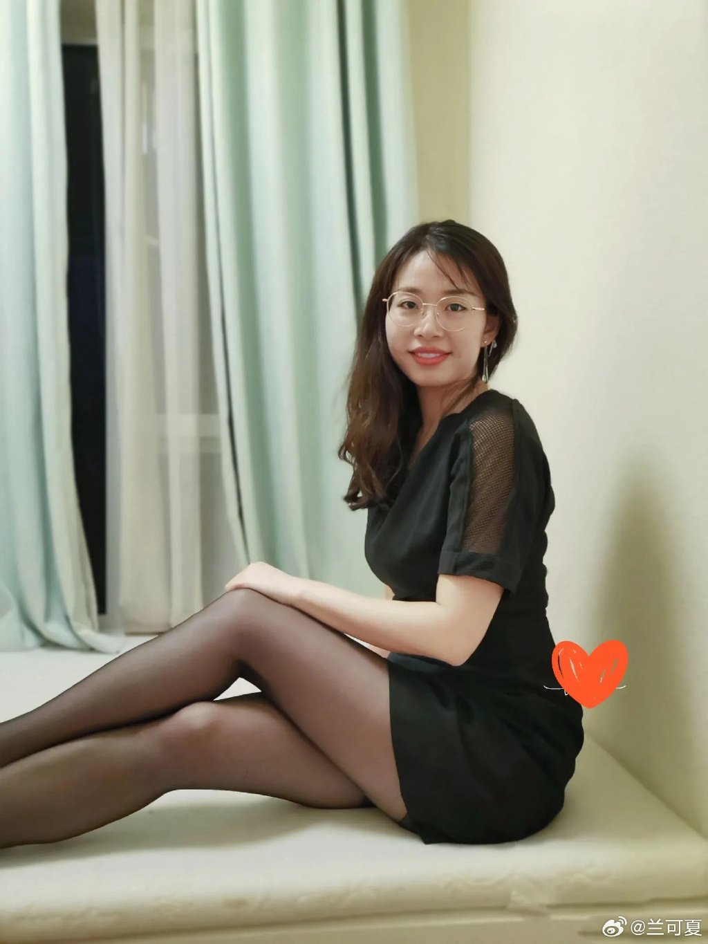 制服 丝袜 人妻 专区一本:11-19-28-31-37-40W：01,制服丝袜人妻专区，探索成熟魅力的独特韵味