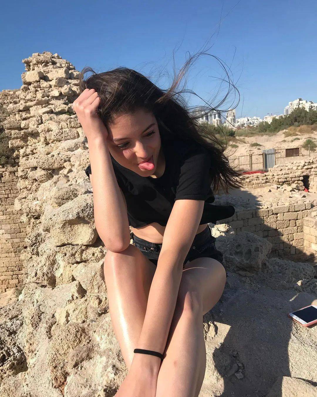 亚洲日韩av无码不卡一区二区三区:01-11-12-18-24-33M:11,探索亚洲日韩影音文化,无码不卡的一区、二区和三区(01-11-12-18-24-33M)