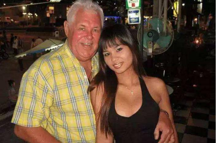 漂亮人妻被黑人久久精品:03-13-18-22-27-31X：40,漂亮人妻与黑人文化的交融，一场跨越界限的情感探索