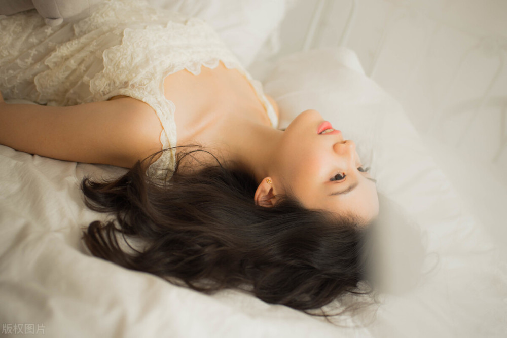 女人自慰喷水翻白浆是免费看:01-08-18-21-24-37B：27,关于女性自慰体验，探索私密世界的真实感受