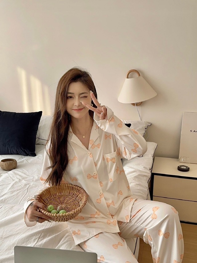 狠狠人妻久久久久久综合蜜桃:06-11-17-19-32-41A：19,狠狠人妻的秘密，蜜桃般的情感纠葛与生活的深度探索