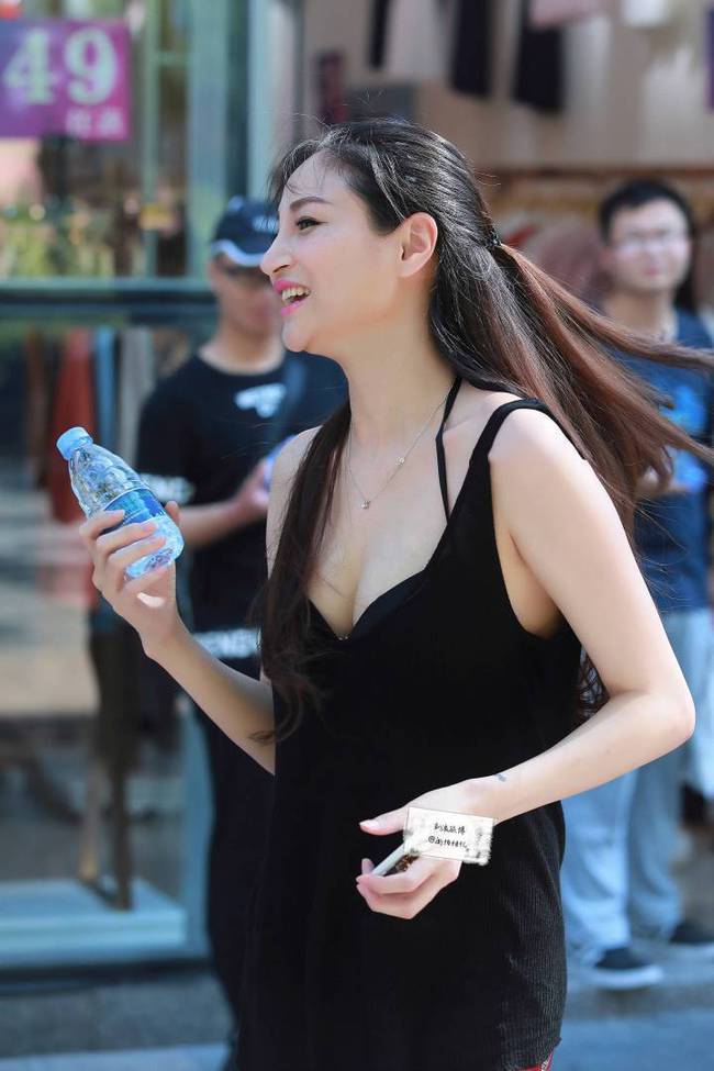 中国丰满熟妇xxxx性:08-21-26-34-38-42K：45,关于中国丰满熟妇的性感魅力探讨