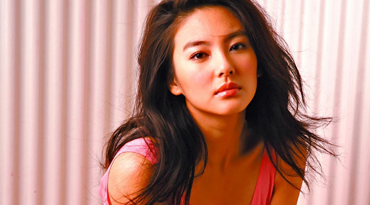 熟妇人妻无码XXX视频:08-27-37-42-45-47U：20,色情内容是不合法的，违反我国相关的法律法规。我们应该遵守法律和道德准则，远离色情内容。如果您有其他有益身心的娱乐需求，可以寻找一些正规的平台或文化活动，例如观看电影、参加体育运动，以丰富您的生活。