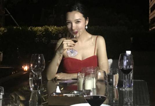 丰满少妇愉情中文字幕18禁片:02-04-09-15-41-48S：14,丰满少妇的愉情世界，中文字幕下的禁忌话题