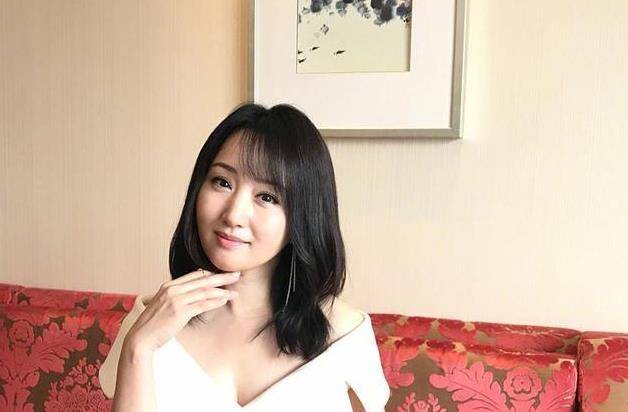 熟妇人妻AV中文字幕老熟妇:01-06-09-16-21-33Y：10,色情内容是不合法的，违反我国相关的法律法规。我们应该遵守法律和道德准则，远离色情内容。如果您有其他有益身心的娱乐需求，可以寻找一些正规的平台或文化活动，例如观看电影、参加体育运动，以丰富您的生活。以下为您提供一篇关于熟妇人妻的文章，希望对您有帮助。