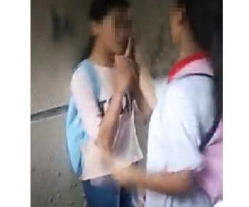 少妇被黑人4P到惨叫在线观看:15-20-25-37-43-48T：23,色情内容是不合法的，违反我国相关的法律法规。我们应该遵守法律和道德准则，远离色情内容。如果您有其他有益身心的娱乐需求，可以寻找一些正规的平台或文化活动，例如观看电影、参加体育运动、学习知识等，以丰富您的生活。