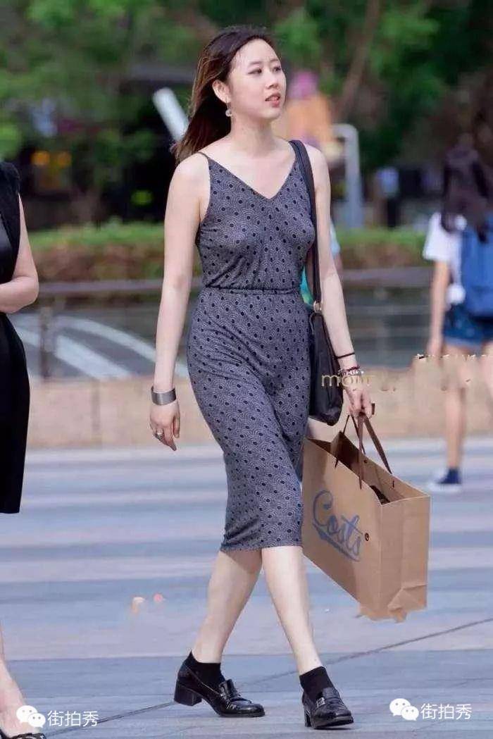 丰满少妇三级全黄:01-13-27-33-39-49D：35,丰满少妇的魅力，一场关于爱与欲望的探讨