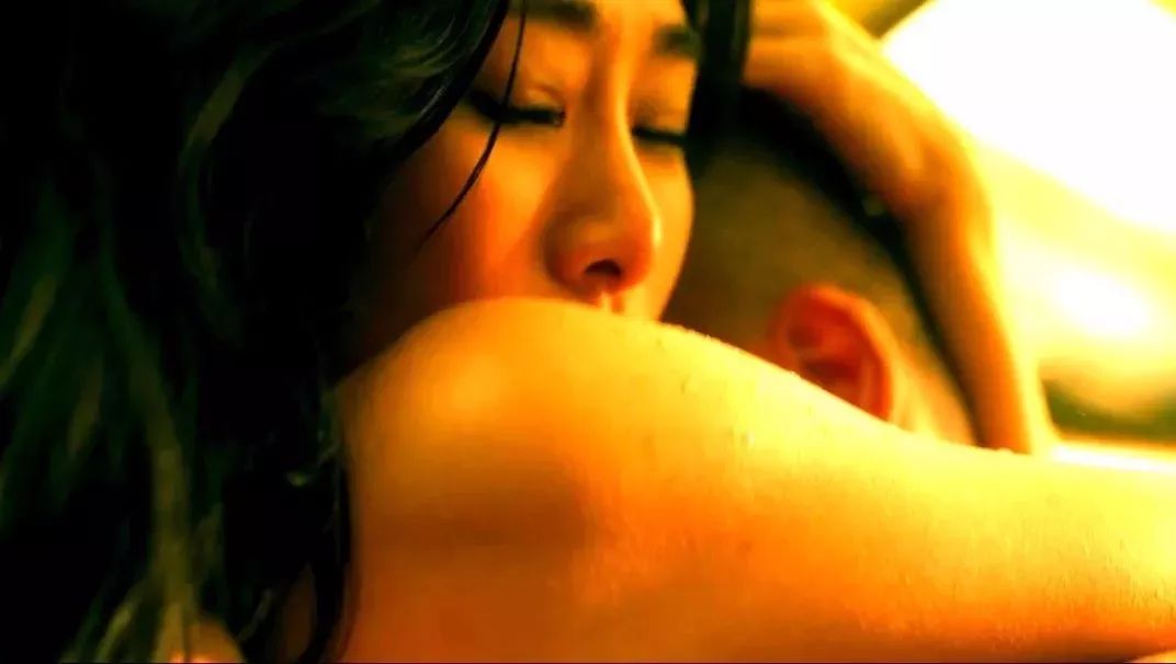 高潮内射免费看片:02-05-25-26-41-44P：22,关于高潮内射免费看片的探讨，一种文化现象的多维度解读（02-05-25-26-41-44P）