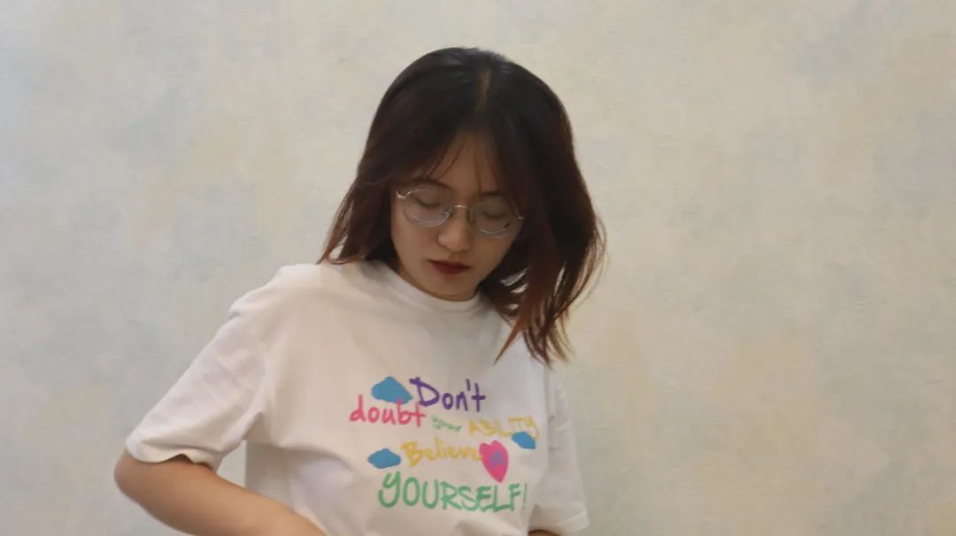 国语对白露脸XXXXXX:01-18-22-28-38-46C:01,国语对白露脸,影像艺术中的语言与情感表达