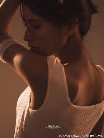 国语对白露脸XXXXXX:01-18-22-28-38-46C:01,国语对白露脸,影像艺术中的语言与情感表达