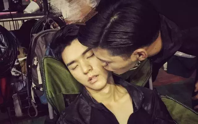 男男R18禁视频同性无码网站:01-11-12-18-24-33M：11,关于男男R18禁视频及同性无码网站，深度探讨与警示