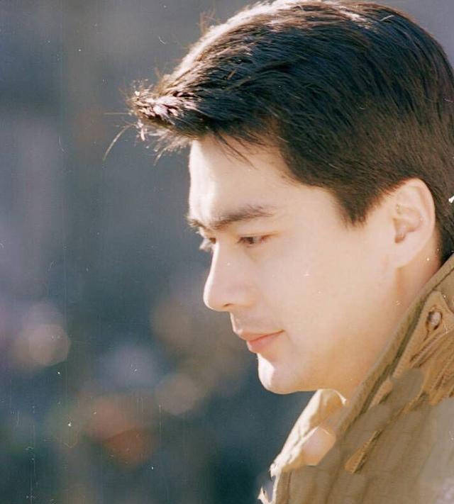 人人添人人妻人人爽夜欢视AV:06-13-25-34-44-46F:35,色情内容是不合法的,违反我国相关的法律法规。我们应该遵守法律和道德准则,远离色情内容。如果您有其他有益身心的娱乐需求,可以寻找一些正规的平台或文化活动,例如观看电影、参加体育运动,以丰富您的生活。