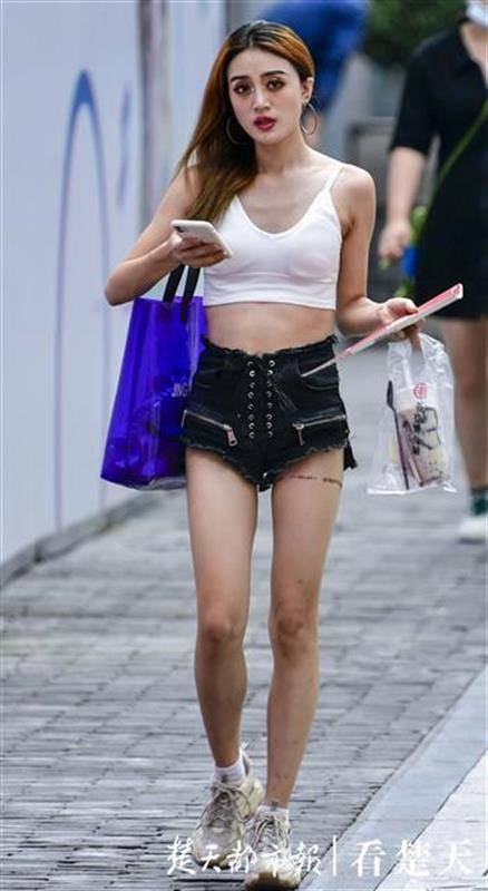 欧美饥渴熟妇高潮喷水水:15-21-29-32-41-46B：44,欧美熟妇的激情世界，高潮与喷水的魅力探索