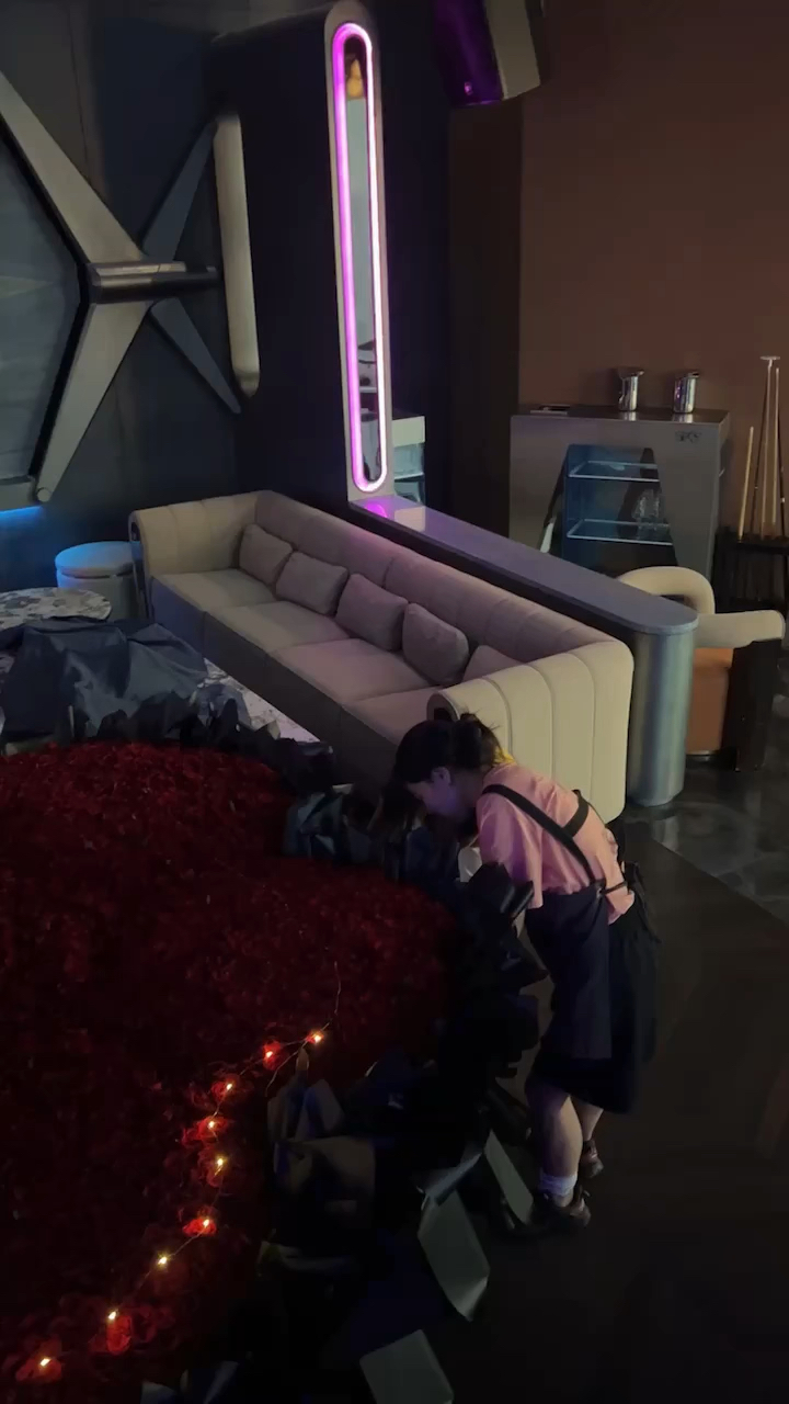 久久久久人妻一区二区三区VR:02-14-27-28-35-48Y：14,久久久，探索人妻VR的奇幻之旅