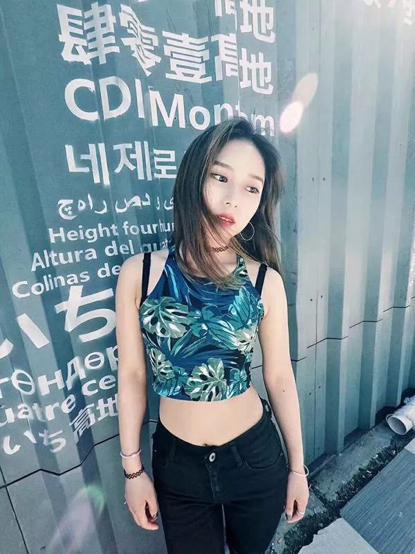 少妇人妻在线无码天堂视频网:05-11-16-28-37-38H：35,探索网络世界，少妇人妻在线视频与数字时代的边界