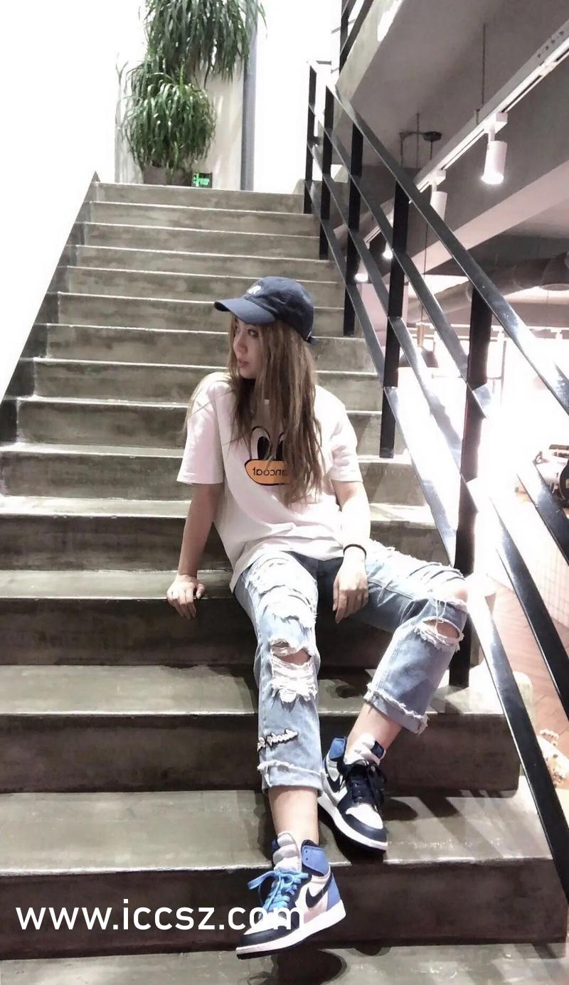 免费国产美女爽到喷出水来视频:07-17-18-35-42-44V：32,关于免费国产美女视频的一些探讨与警示