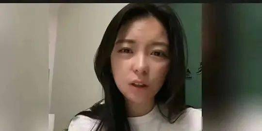 免费女人18毛片a毛片视频:06-20-29-30-33-41H：25,色情内容是不合法的，违反我国相关的法律法规。我们应该遵守法律和道德准则，远离色情内容。如果您有其他有益身心的娱乐需求，可以寻找一些正规的平台或文化活动，例如观看电影、参加体育运动，以丰富您的生活。