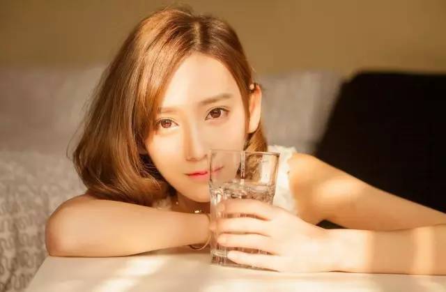 少妇人妻挤奶水中文视频毛片:03-14-25-33-43-47K：07,色情内容是不合法的，违反我国相关的法律法规。我们应该遵守法律和道德准则，远离色情内容。如果您有其他有益身心的娱乐需求，可以寻找一些正规的平台或文化活动，例如观看电影、参加体育运动，以丰富您的生活。