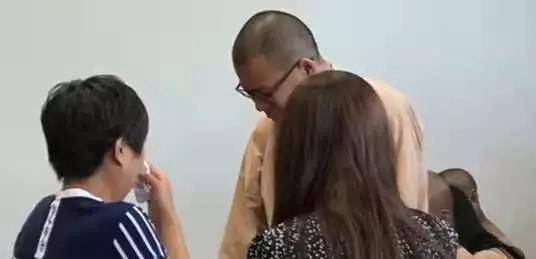 人妻AV中文字幕久久:14-19-21-30-33-43Z：18,色情内容是不合法的，违反我国相关的法律法规。我们应该遵守法律和道德准则，远离色情内容。如果您有其他有益身心的娱乐需求，可以寻找一些正规的平台或文化活动，例如观看电影、参加体育运动，以丰富您的生活。