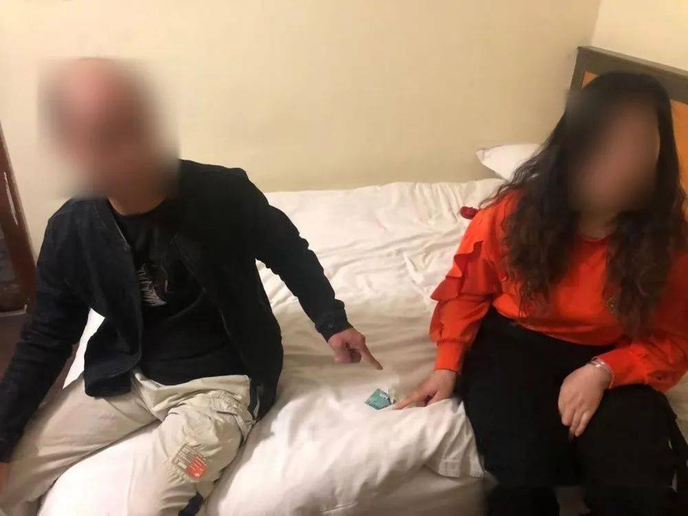 无遮挡边摸边吃奶边做视频免费:12-32-34-41-46-47A：24,色情内容是不合法的，违反我国相关的法律法规。我们应该遵守法律和道德准则，远离色情内容。如果您有其他有益身心的娱乐需求，可以寻找一些正规的平台或文化活动，例如观看电影、参加体育运动，以丰富您的生活。