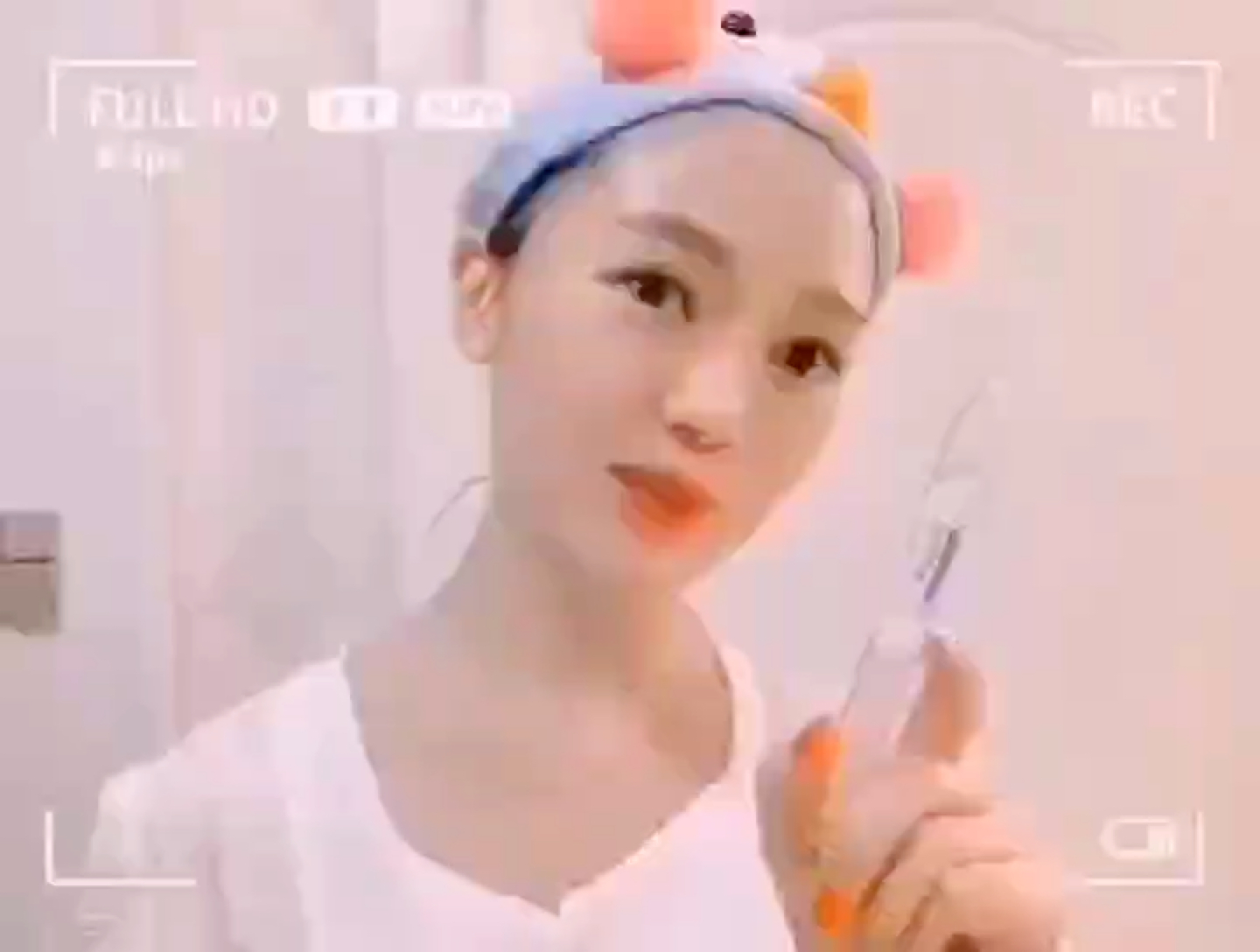 白嫩极品女粉嫩喷水视频的:06-09-19-42-43-49V：31,探索白嫩极品女性的魅力，一场关于粉嫩喷水视频的探索之旅