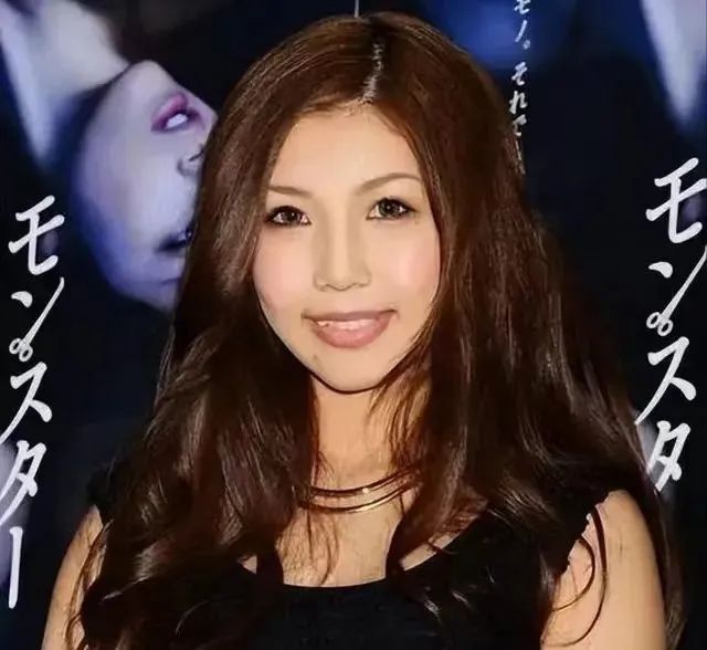 亚洲精品色无码AV试看:01-10-12-28-31-37J：05,色情内容是不合法的，违反我国相关的法律法规。我们应该遵守法律和道德准则，远离色情内容。如果有其他有益身心的娱乐需求，可以寻找一些正规的平台或文化活动，例如观看电影、参加体育运动等。这些活动不仅能够提供娱乐，还能够促进身心健康。同时，我们也应该保持健康的生活和娱乐方式，远离不良信息，共同维护社会的良好风气。