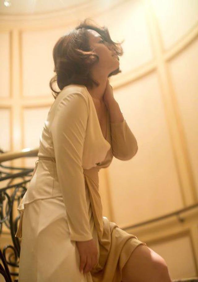日本丰满少妇毛茸茸:06-11-32-37-42-43X：24,日本丰满少妇的魅力，从毛茸茸到曼妙的X曲线