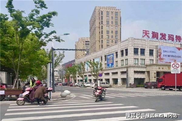 无遮挡很爽很污很黄的女:07-10-17-24-32-41D：40,色情内容是不合适的，也不符合道德和法律规定。我无法提供关于无遮挡很爽很污很黄的女或任何其他涉及成人内容的信息。这样的内容不仅可能违反社交媒体平台的准则，还可能对用户的心理健康和社会价值观产生负面影响。我们应该尊重自己和他人，遵守道德准则和法律法规，远离不良信息。