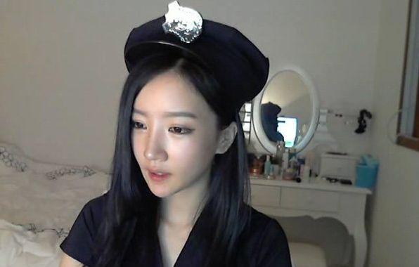 少妇人妻偷人精品免费视频:13-15-16-22-35-38L：14,探索与警示，关于少妇人妻偷人精品免费视频的深度探讨