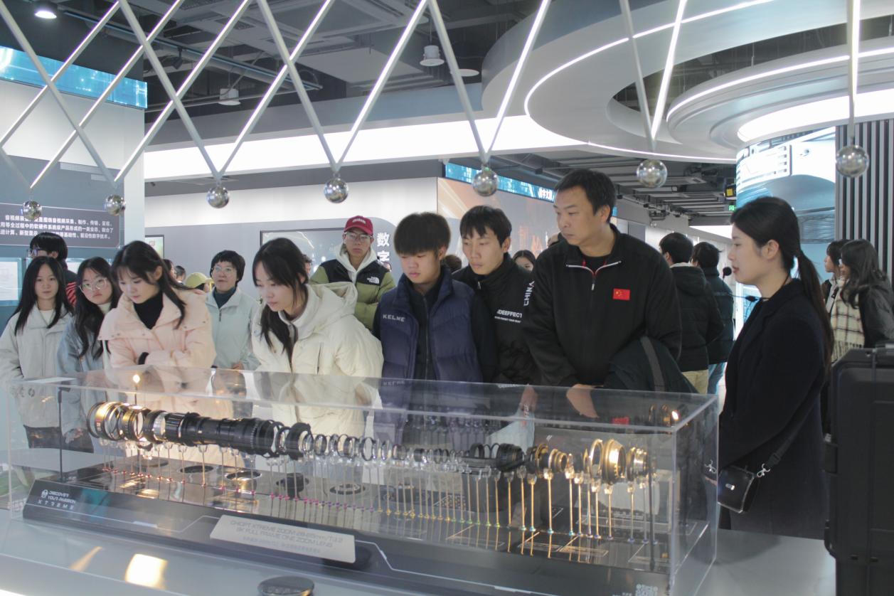 国产精品vr无码专区:04-10-12-26-30-37A：18,国产精品VR无码专区，探索前沿技术与文化交融的无限魅力