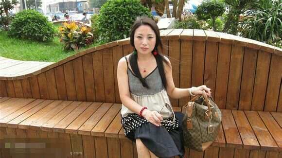乱VODAFONEWIFI熟女:04-07-13-19-22-32H：37,探究乱VODAFONEWIFI与熟女现象，一场数字时代的复杂交织（关键词，乱VODAFONEWIFI熟女: 04-07-13-19-22-32H，37）