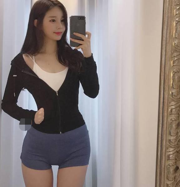美女扒开腿让男人桶视频在线观看:02-11-22-44-45-48S：41,色情内容是不合法的，违反我国相关的法律法规。我们应该遵守法律和道德准则，远离色情内容。如果有其他有益身心的娱乐需求，可以寻找一些正规的平台或文化活动，例如观看电影、参加体育运动、学习知识等，以丰富您的生活。
