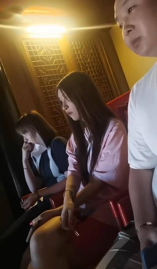 美女扒开屁股让男人J桶进去视频:03-05-10-25-29-48G：27,色情内容是不合法的，违反我国相关的法律法规。我们应该遵守法律和道德准则，远离色情内容。如果您有其他有益身心的娱乐需求，可以寻找一些正规的平台或文化活动，例如观看电影、参加体育运动，以丰富您的生活。